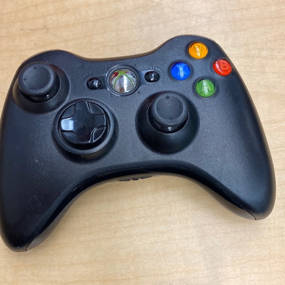 Xbox 360 black controller - Picture 1 of 1